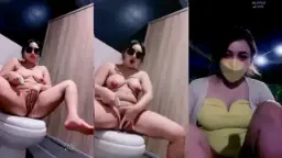 Viona Omek di WC Umum Video by PornGo