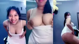 Cewek Montok Goyang Sampe Bawah Video by PornOne