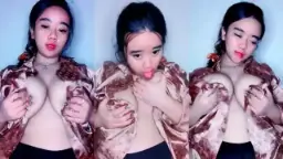 Miss Jijiw Remas Toket Jilatin Utingnya Video by xVideos
